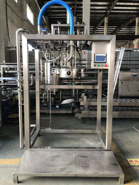 Nouveau Sac Sus304 de Machine de remplissage automatique adapté aux besoins du client de Jucie de laiterie de boisson dans la machine de remplissage de tambour 